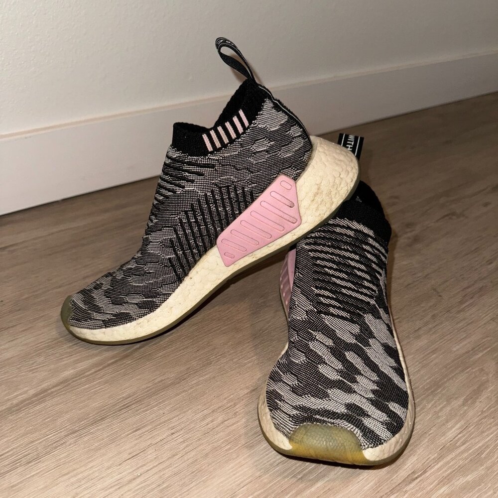 Adidas Boost SHW 675001 Brand With The 3 Stripes Grey Black Pink Women's Sz. 6.5